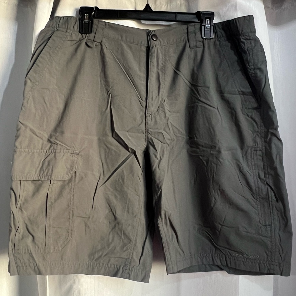Columbia Sportswear Company Field Gear Large Shorts Cargo Hiking Fishing